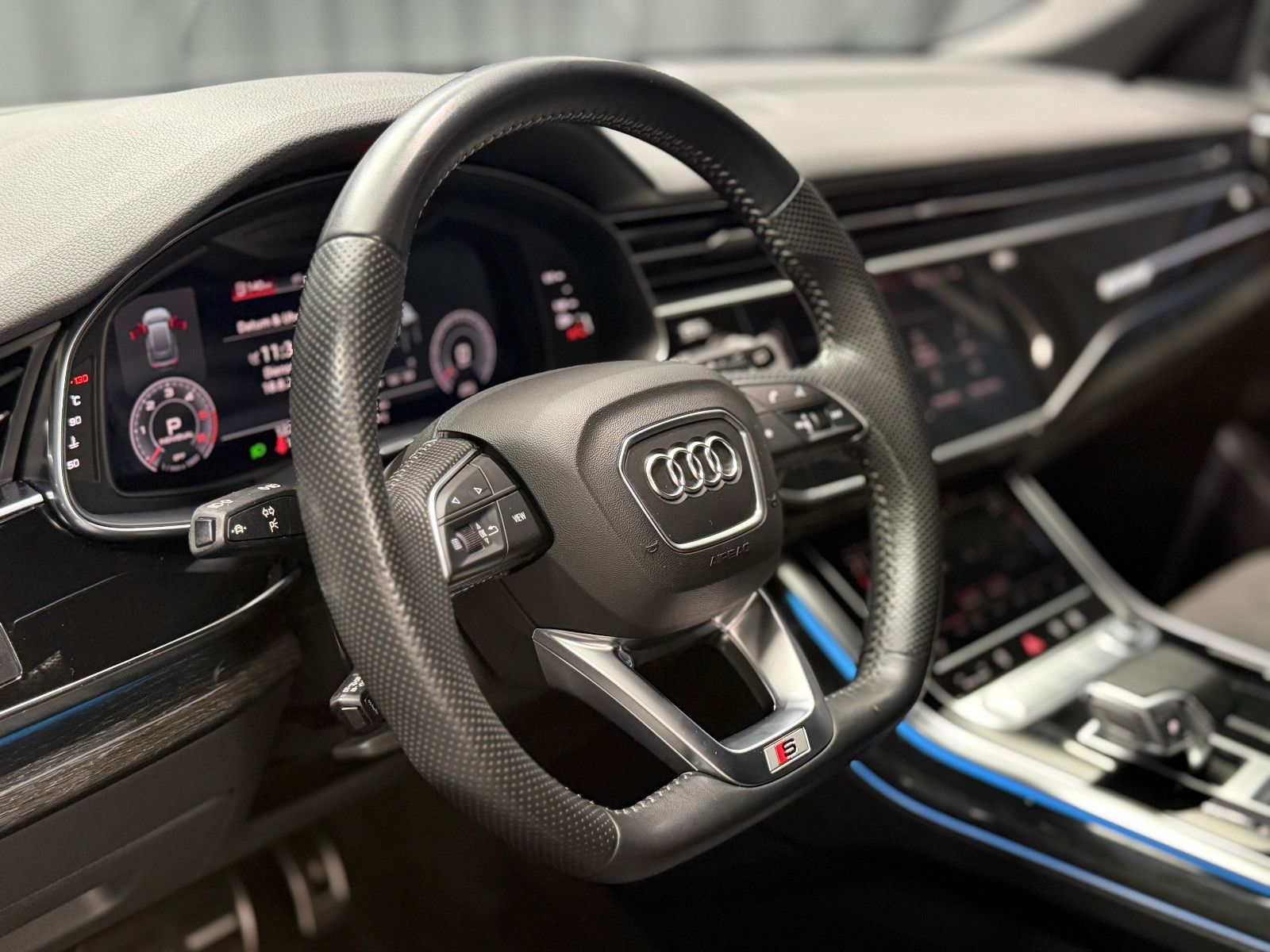 Fahrzeugabbildung Audi Q8 50 TDI quattro |MATRIX|AHK|LUFT