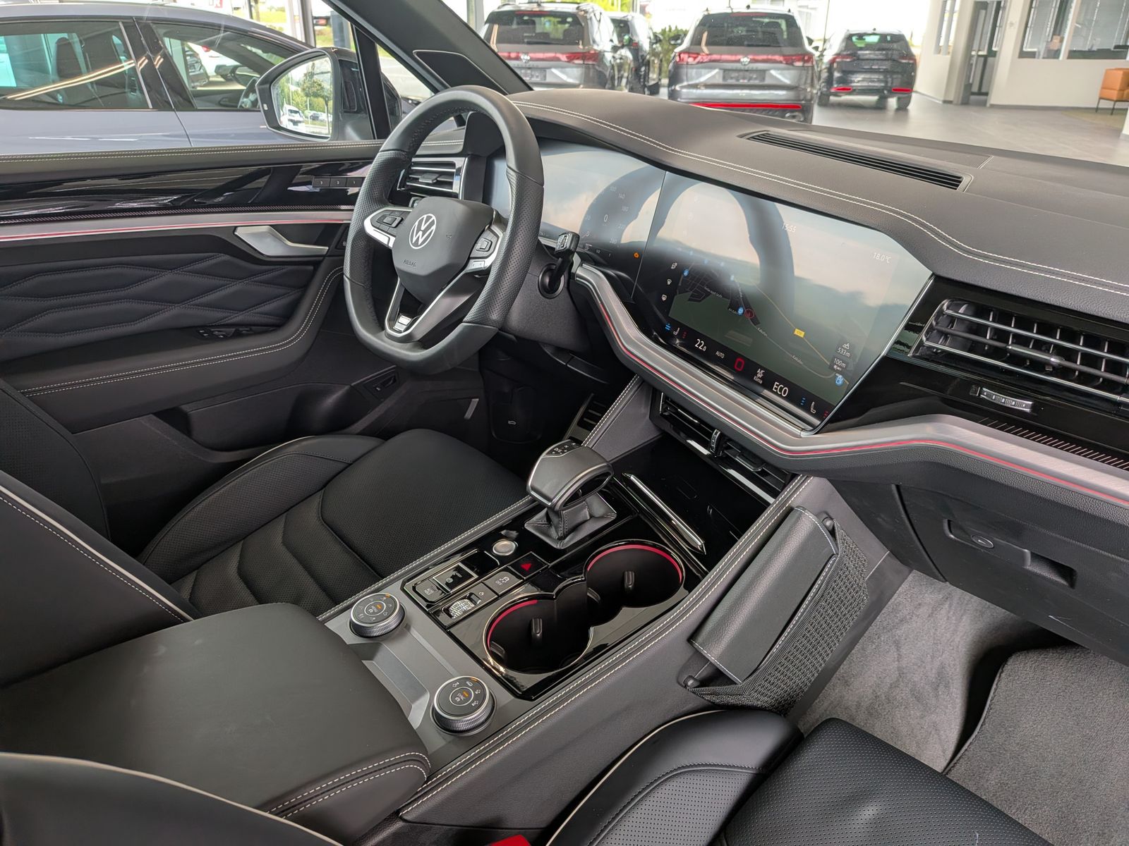 Fahrzeugabbildung Volkswagen Touareg 3.0TDI 4M R-Line VOLL Black 22" UPE 114T