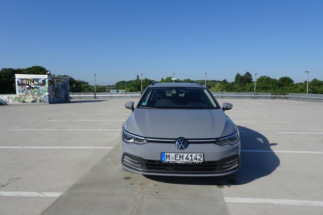 Volkswagen Golf Var. STYLE 1.5l eTSI 96kW DSG LED Navi
