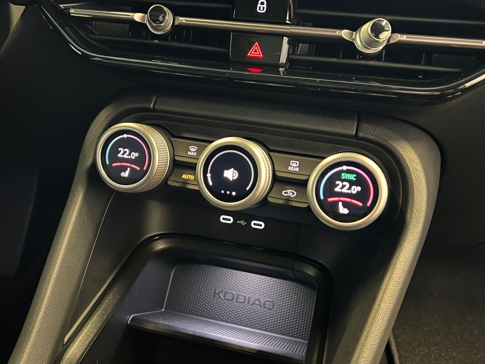 Fahrzeugabbildung SKODA Kodiaq Selection 2.0 TDI DSG *AHK, 7 Sitze, Pano