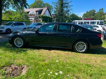 BMW 750 - 8