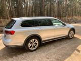Volkswagen Passat Alltrack 4WD TDI STH DSG AHK DCC Business - silberne Volkswagen Passat Alltrack