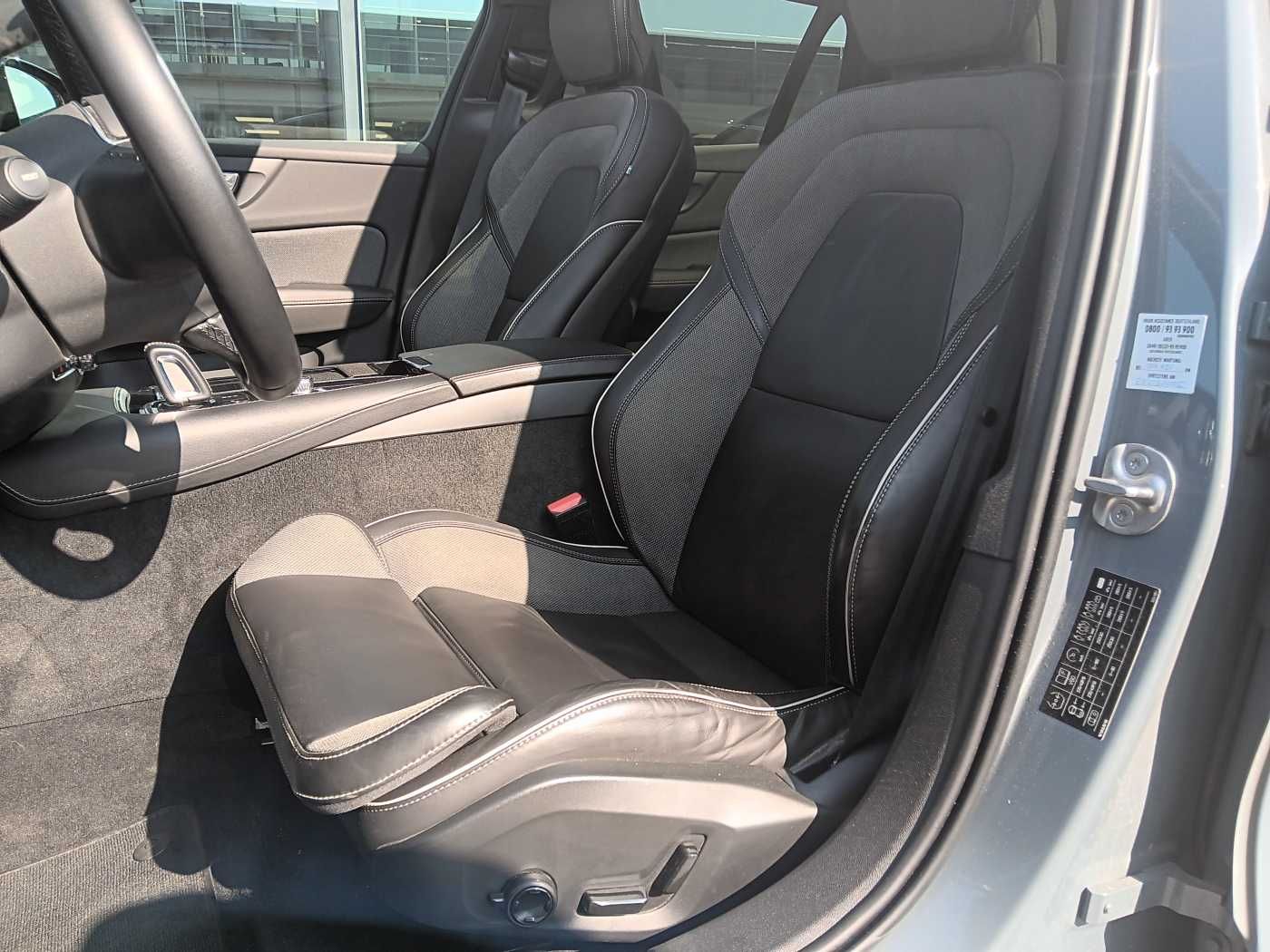 Fahrzeugabbildung Volvo V60 T8 Recharge AWD R-Design 'HEAD-UP Disyplay