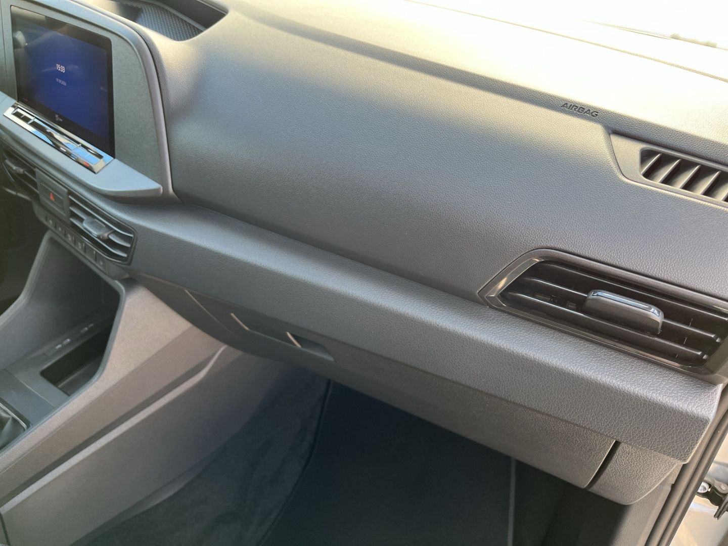Fahrzeugabbildung Ford Tourneo Connect Trend AHK-abnehmbar Digitales Co