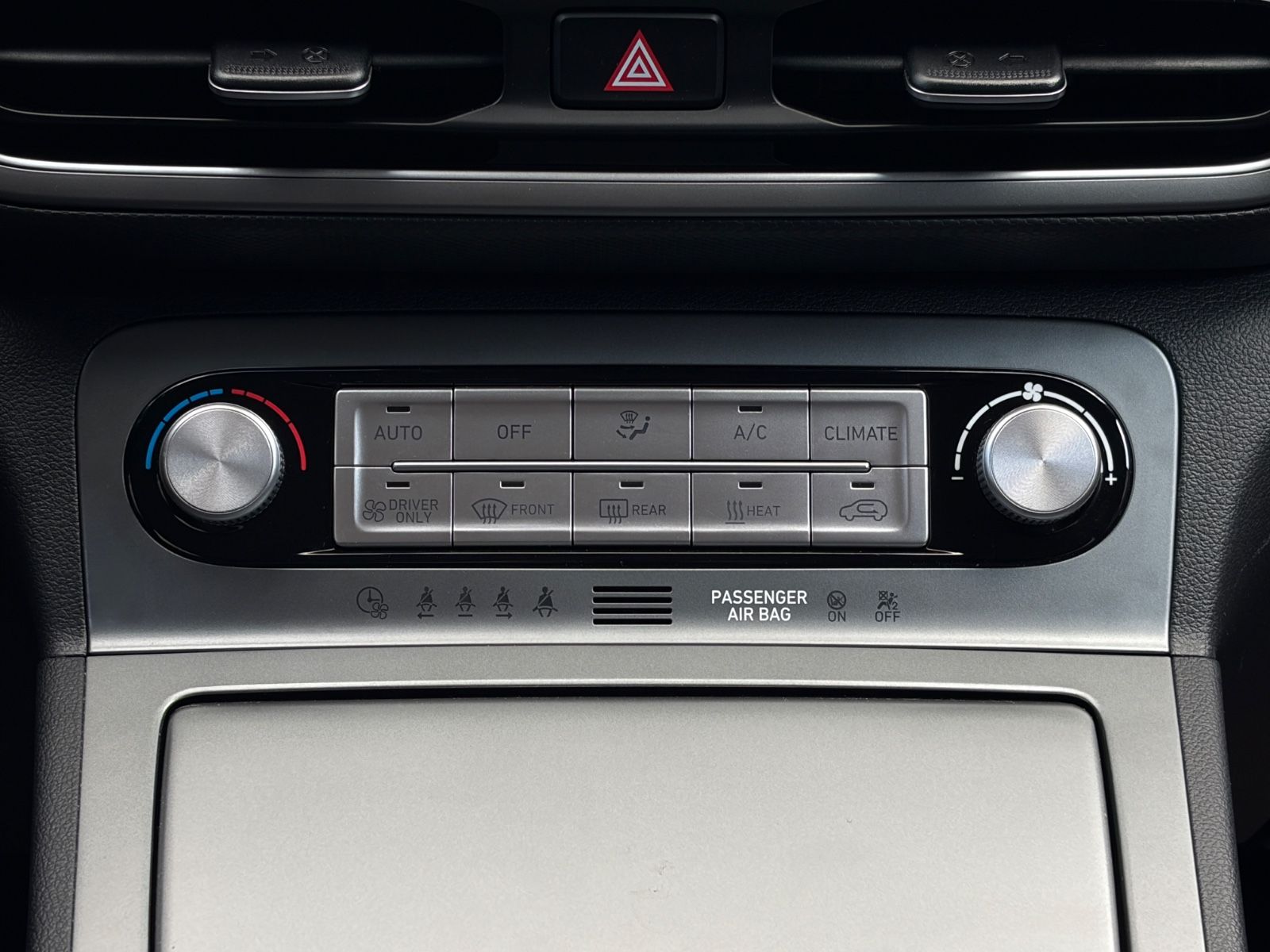 Fahrzeugabbildung Hyundai KONA E Select 2WD ACC LKAS SHZ LHZ CAM CarPlay