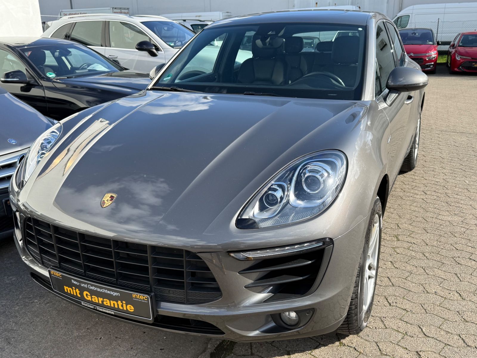 PORSCHE Macan