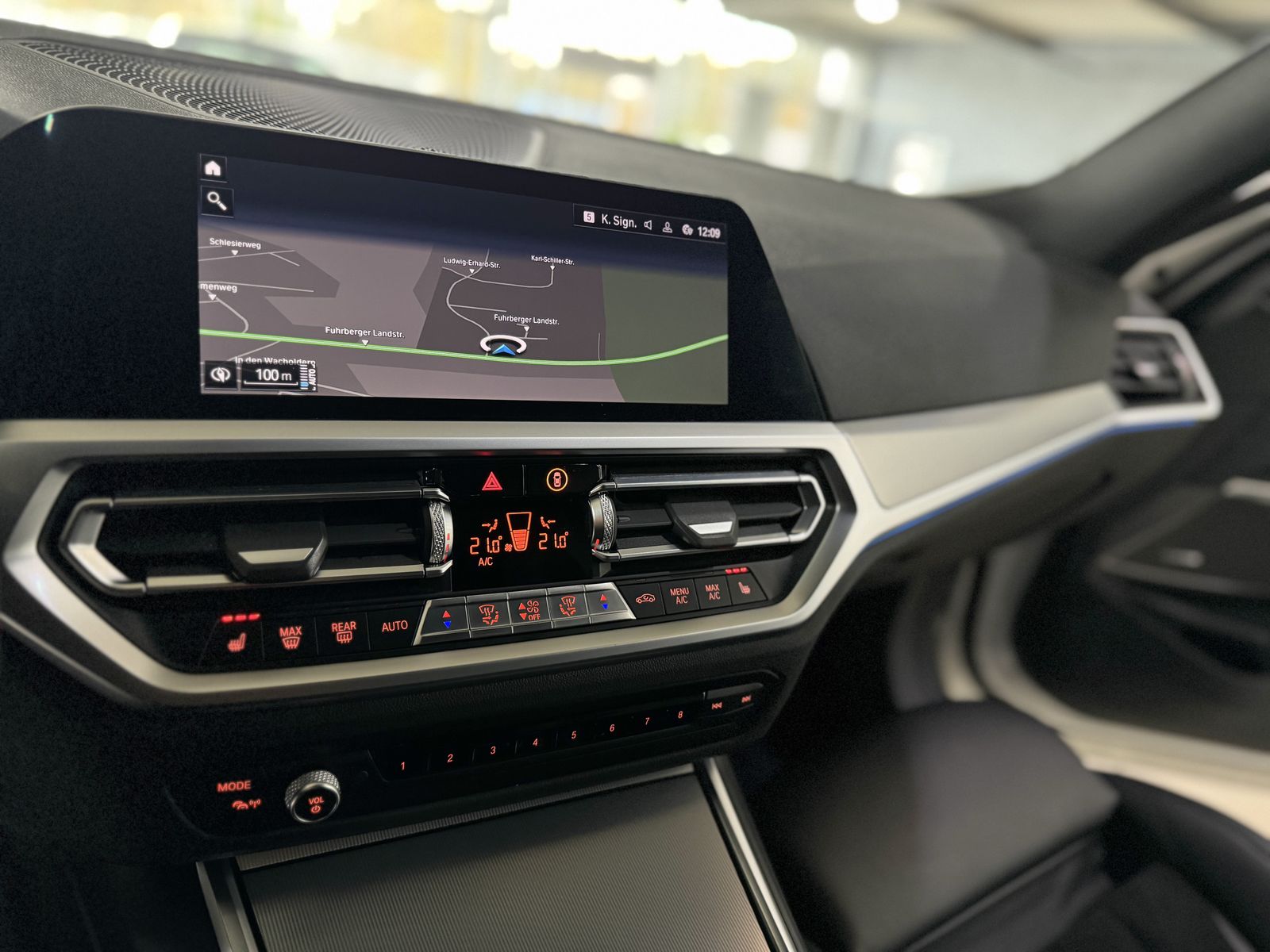 Fahrzeugabbildung BMW 330e M Sport Laser HUD DAB H/K Komfort Alarm ACC