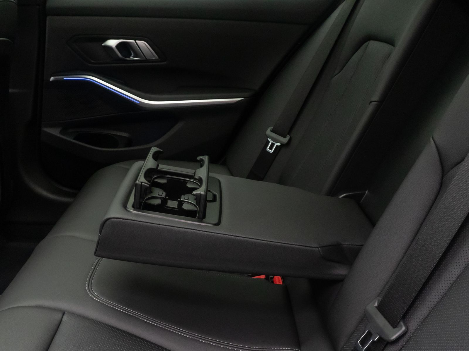 Fahrzeugabbildung BMW 320d xD M Sport Panorama DAB Laser Kamera 19Zoll