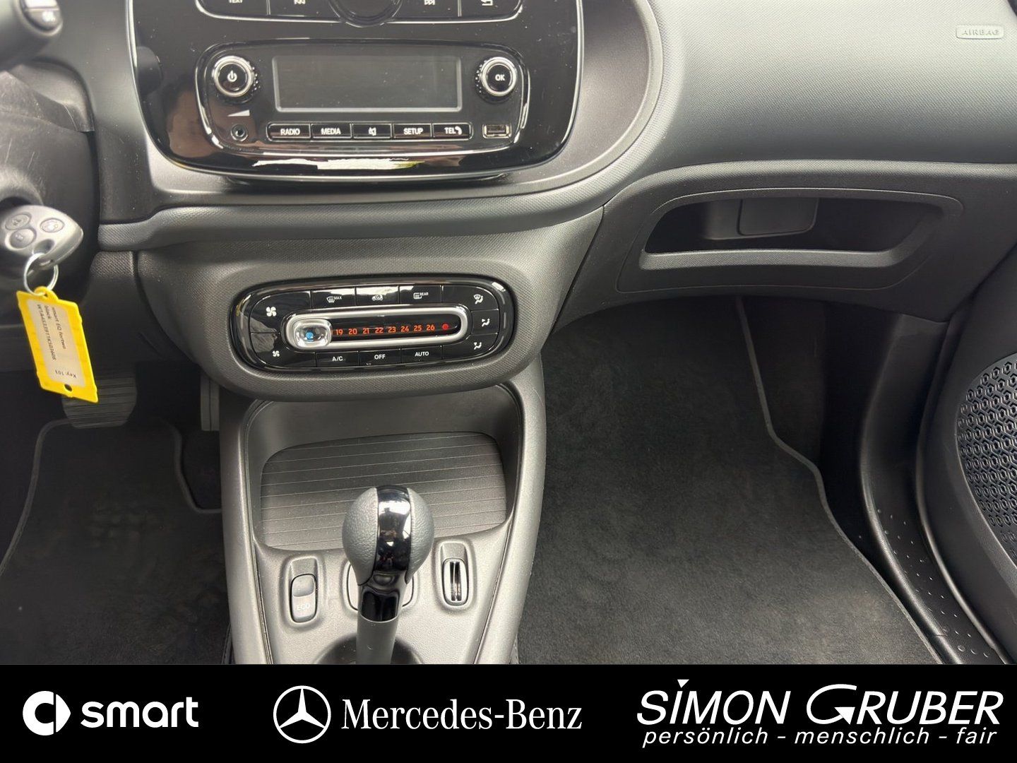 Fahrzeugabbildung Smart Smart fortwo EQ Klima Radio 22 KW Lader