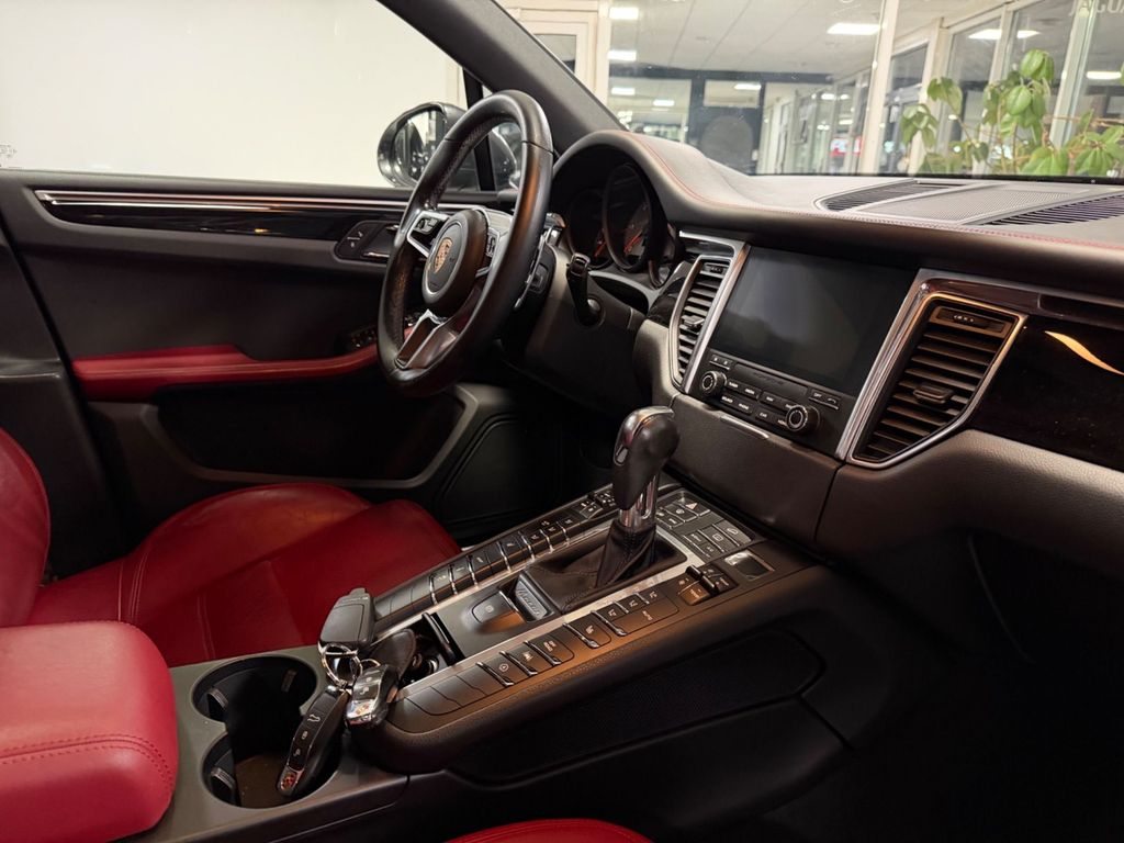 PORSCHE Macan S Diesel 3.0 l 1.HAND/PANO/AHK/STANDHZG!!! PORSCHE Macan S Diesel 3.0 l 1.HAND/PANO/AHK/STANDHZG!!!