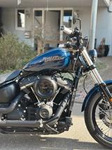 Harley-Davidson Street Bob (2019) Billiard Blue mit Umbauten - HARLEY-DAVIDSON STREET BOB UMBAU