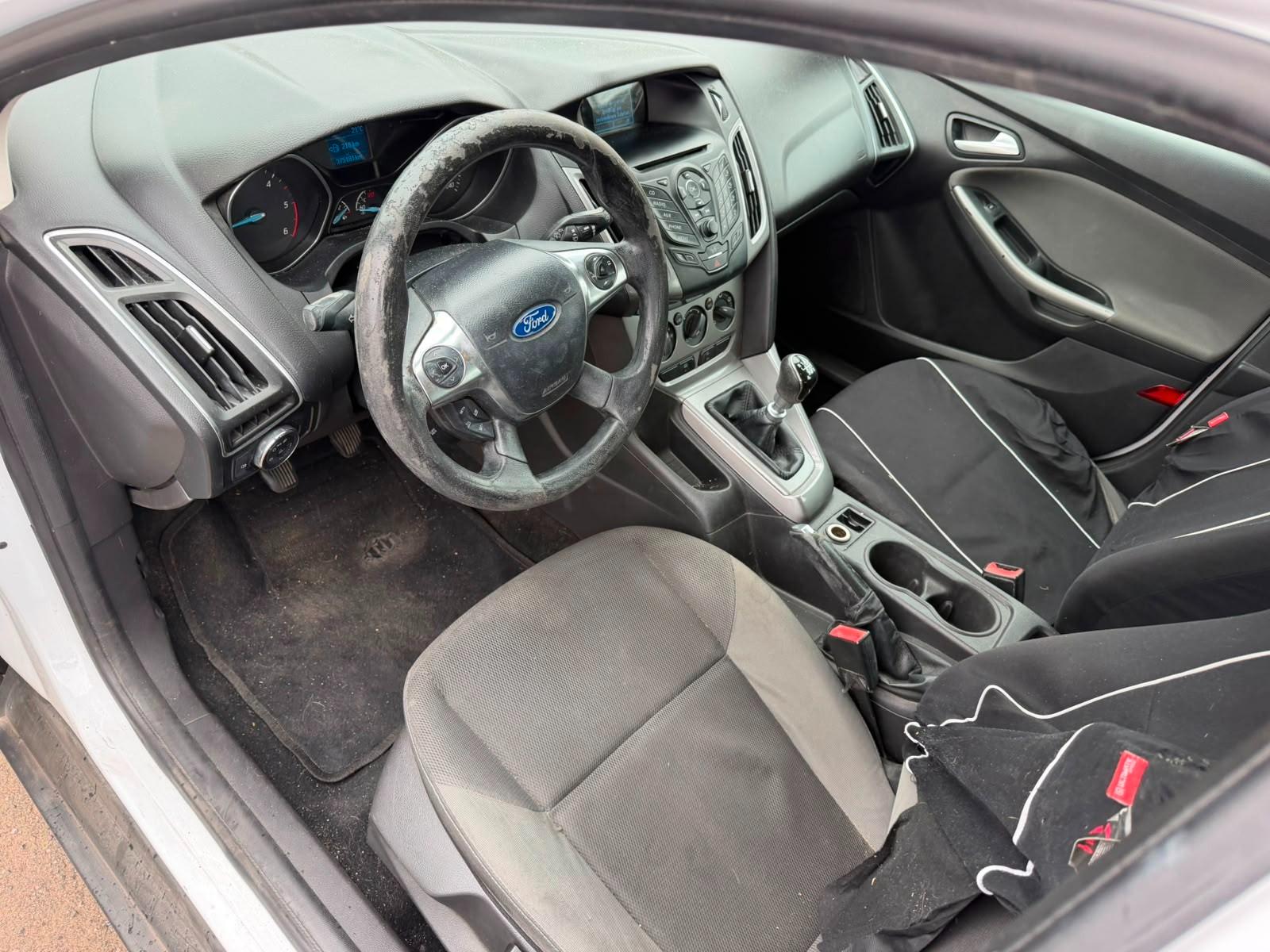 Ford Focus 2013 — photo 11