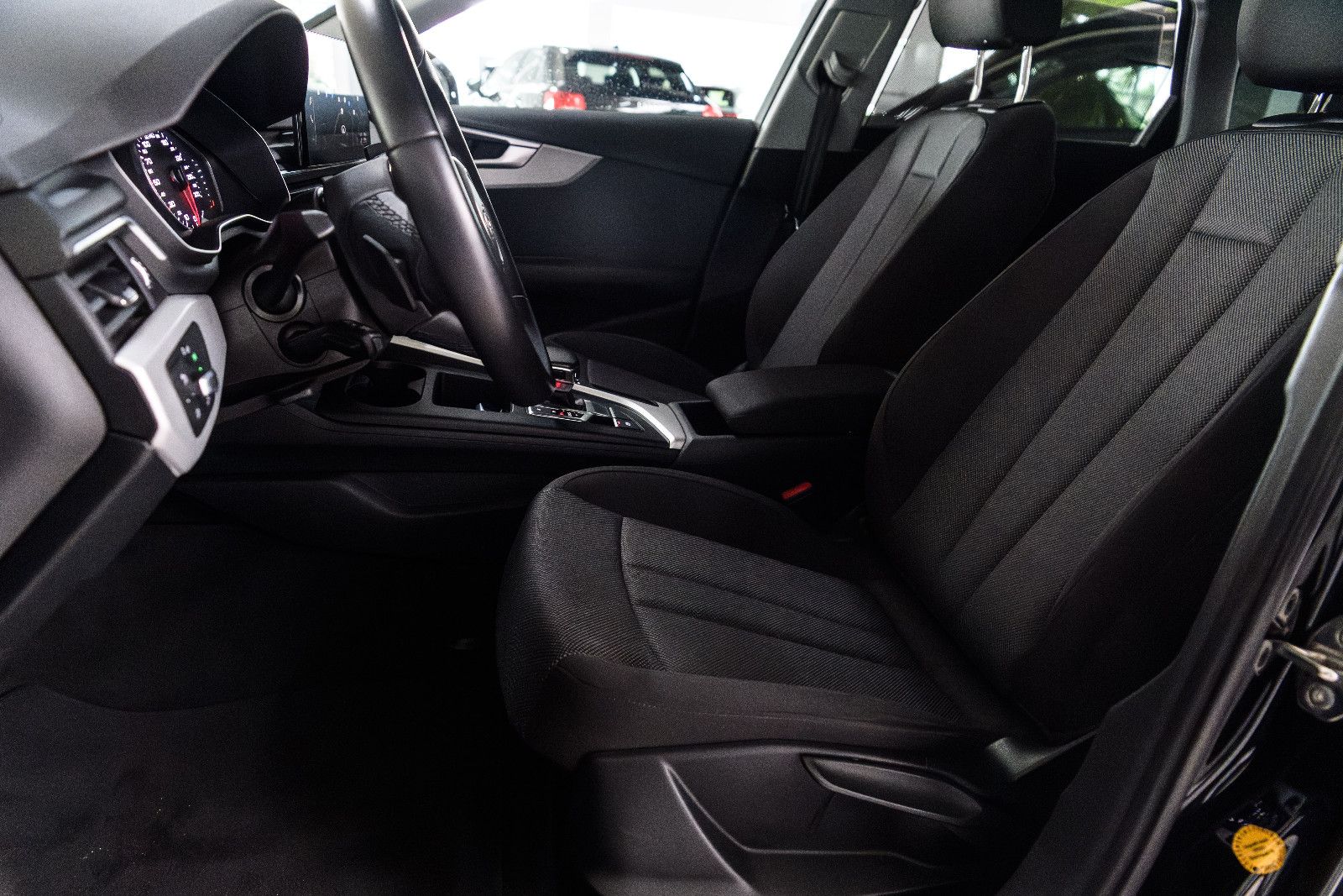 Fahrzeugabbildung Audi A4 35 TFSI S tronic advanced Avant LED/SZH/NAVI