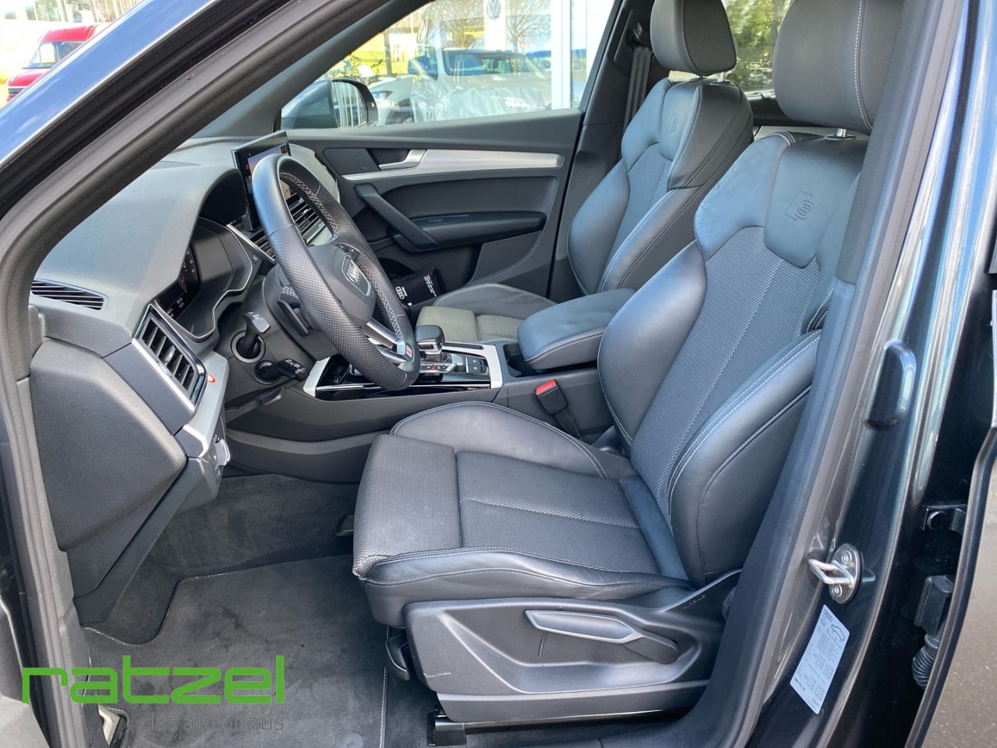 Fahrzeugabbildung Audi Q5 S line 40 TDI quattro S tronic Navi Soundsyst
