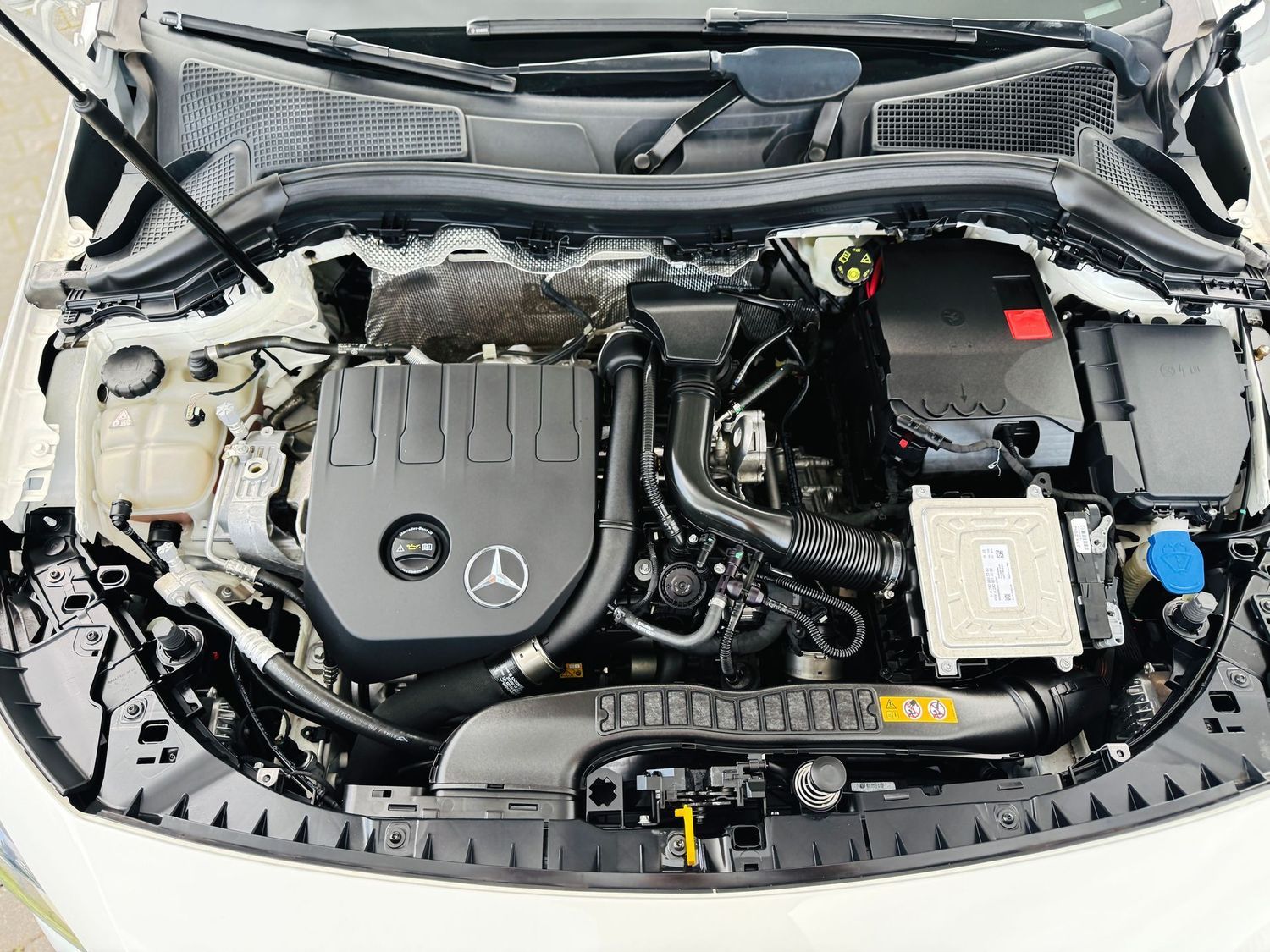 Fahrzeugabbildung Mercedes-Benz B 180 PROGRESSIVE & NIGHT, Autom., LED, EPH, Nav