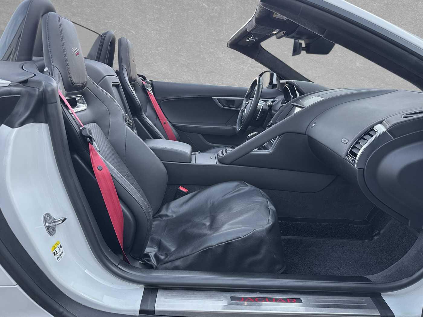Jaguar F-Type Cabriolet Aut. R-Dynamic Chequered Flag