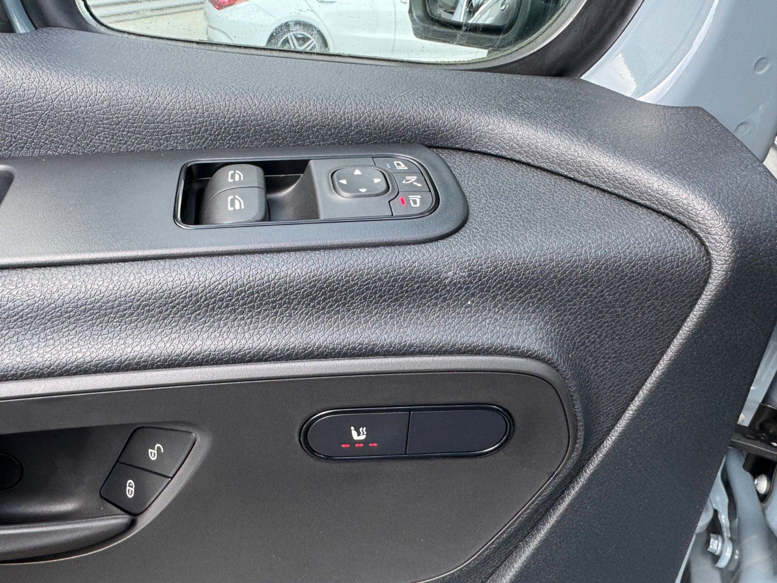 Fahrzeugabbildung Mercedes-Benz Sprinter 317 CDI DoKa/Mixto 9G Klima Kamera AHK