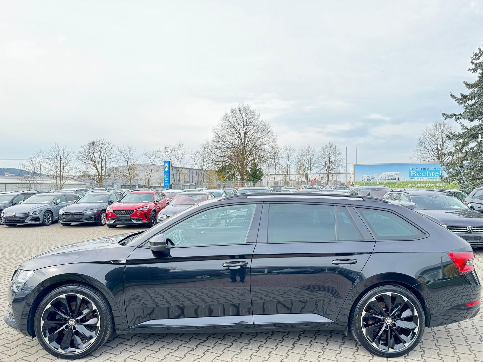 Skoda Superb Sportline 4x4 StHeizung Navi AHK ParkAss imagem 2