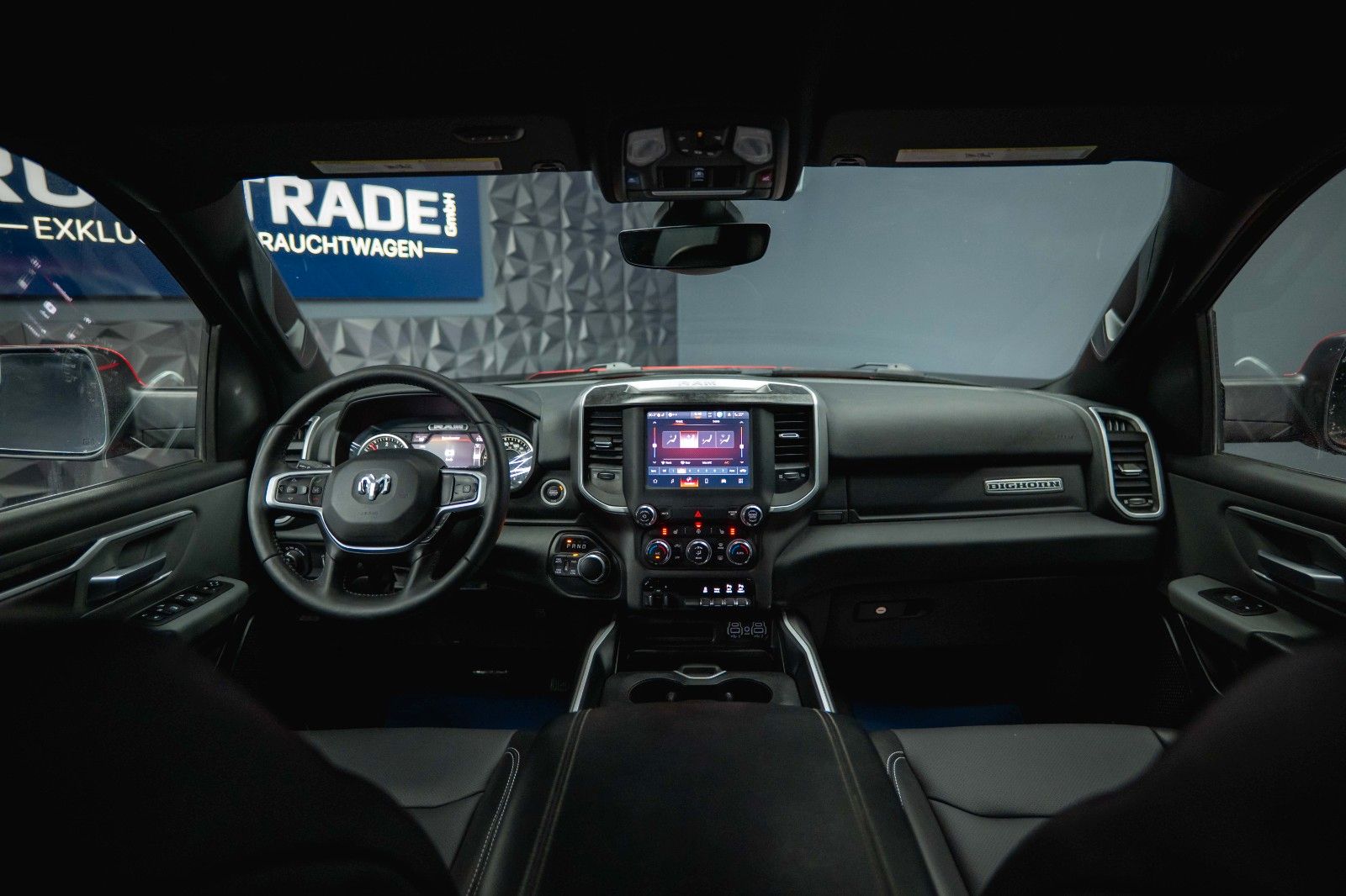 Fahrzeugabbildung Dodge RAM 5.7 V8 HEMI 4x4 OFFROAD Night-Paket *LED*19%