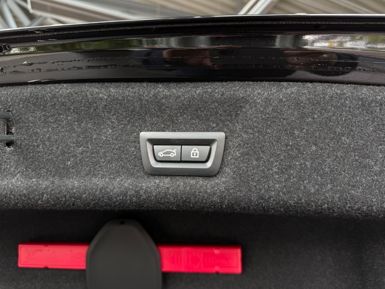 Fahrzeugabbildung BMW 320i  Sport Line GSD ACC HUD LASER 360°