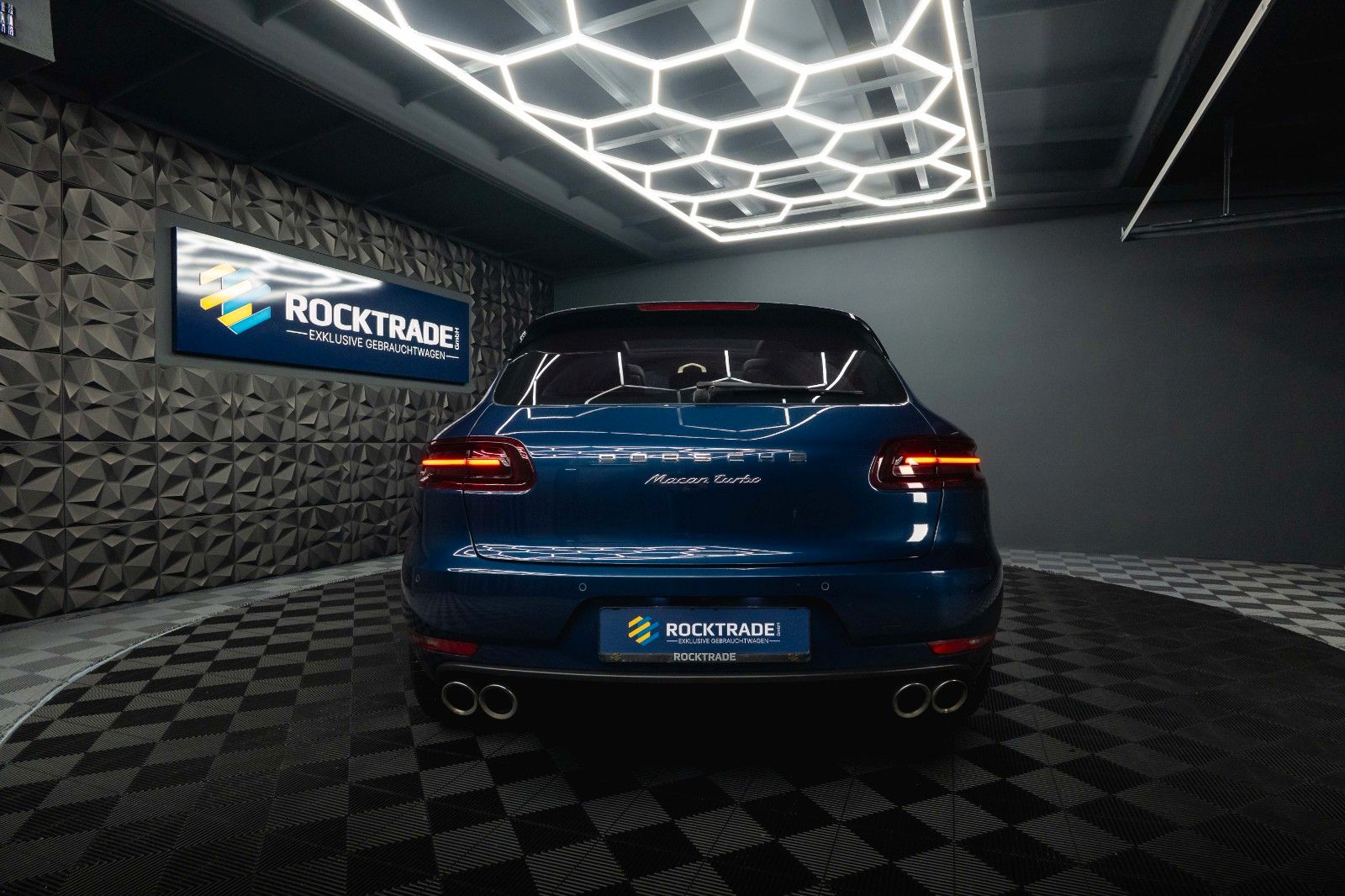 Fahrzeugabbildung Porsche Macan Turbo Sport-Design Chrono+ *Pano*DAB*LED*