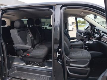 Mercedes V 220 - 10