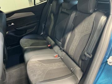 Peugeot 408 - 8