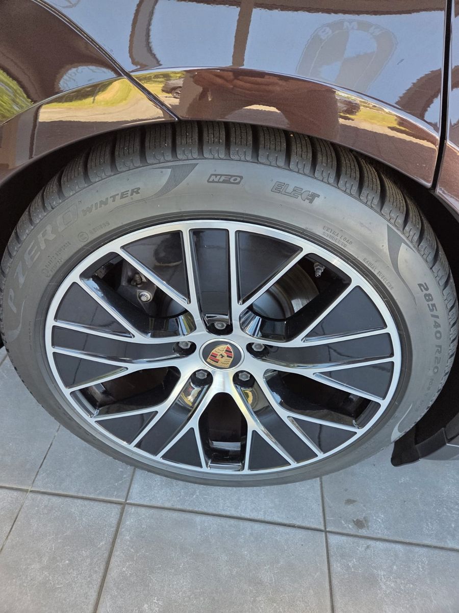 Fahrzeugabbildung Porsche Taycan/Sportsitze/Sportchrono/Innodrive