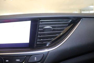 Fotografie des Opel Insignia Sports Tourer 2.0 Diesel Aut. Business