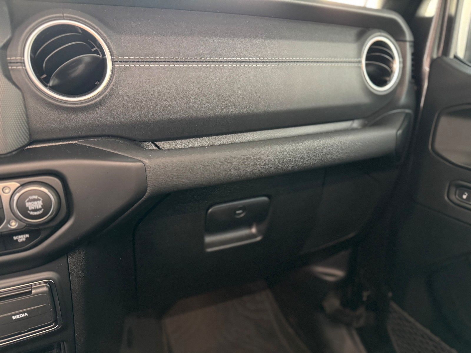 Fahrzeugabbildung Jeep Wrangler Unlimited 2.0 T-GDI Sahara "Di.-Sperre"