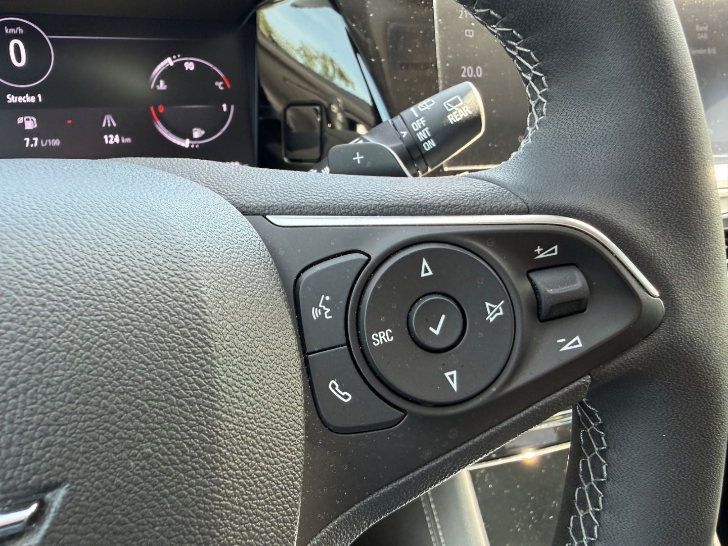 Fahrzeugabbildung Opel Grandland Ultimate 1,2T Navi+Leder+Sitzbelüftung