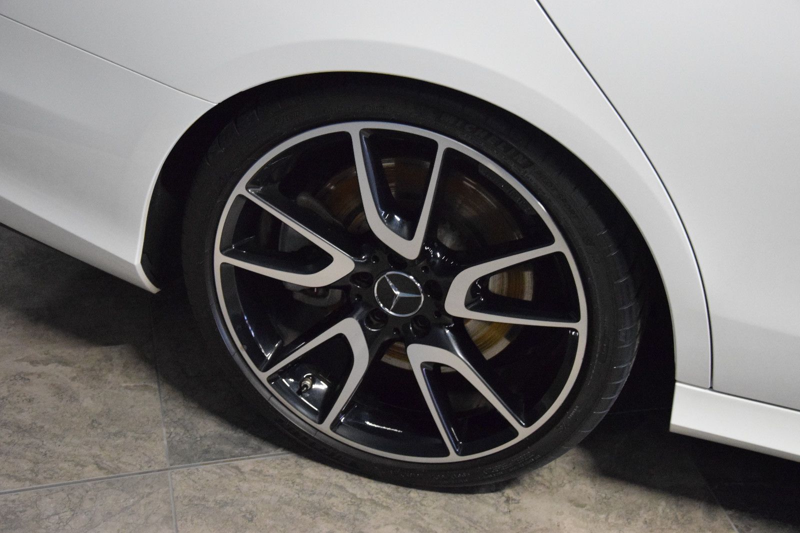 Fahrzeugabbildung Mercedes-Benz E43 AMG 4Matic Limousine Pano Burmeser Night 20"
