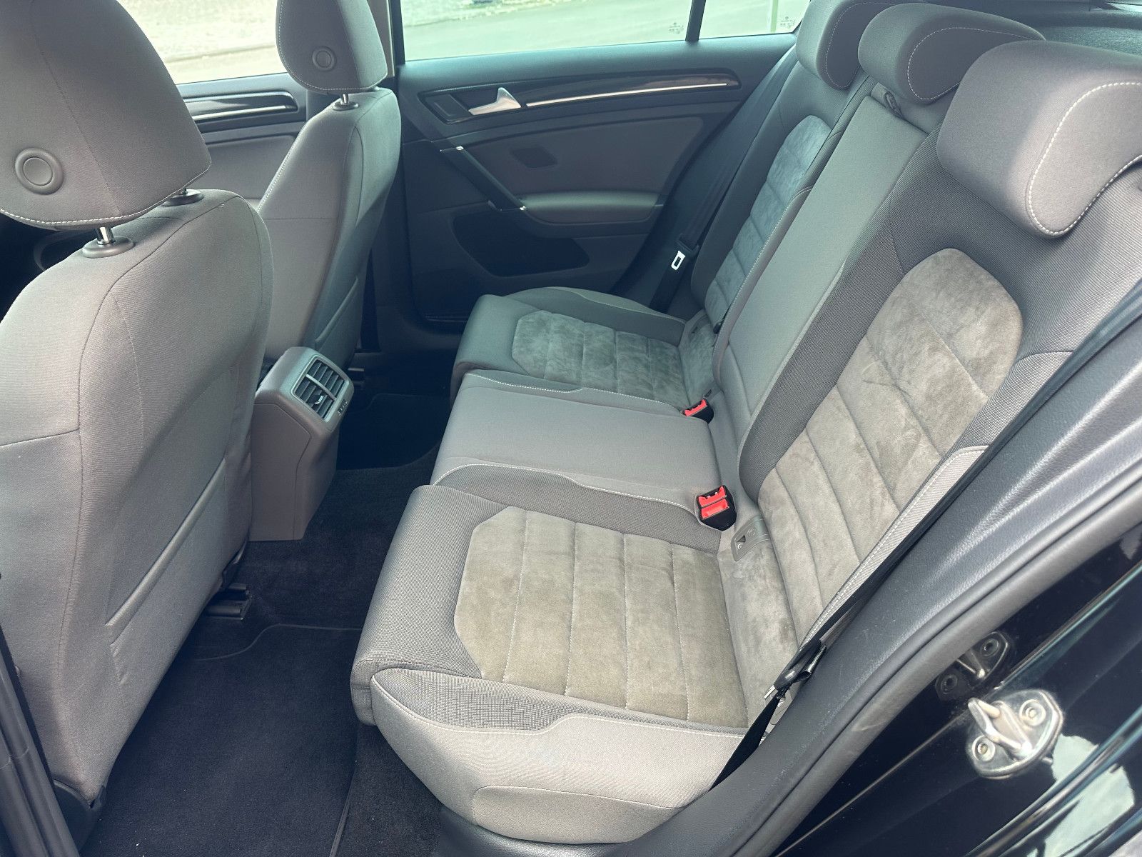 Fahrzeugabbildung Volkswagen GOLF VII R LINE+HIGHLINE BMT