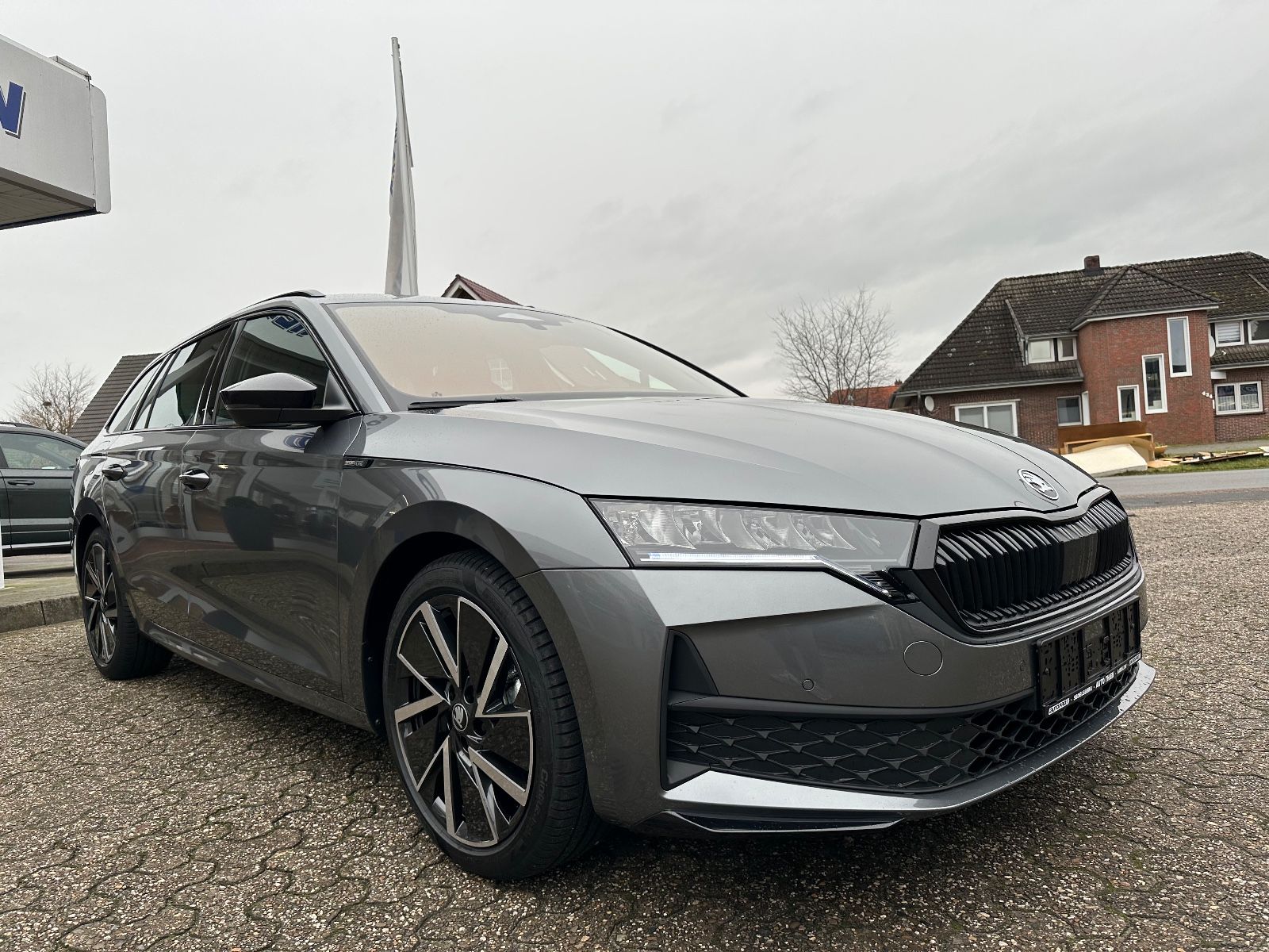 Fahrzeugabbildung SKODA Octavia Combi 1.5 TSI Sportline DSG Navi/ACC/APP