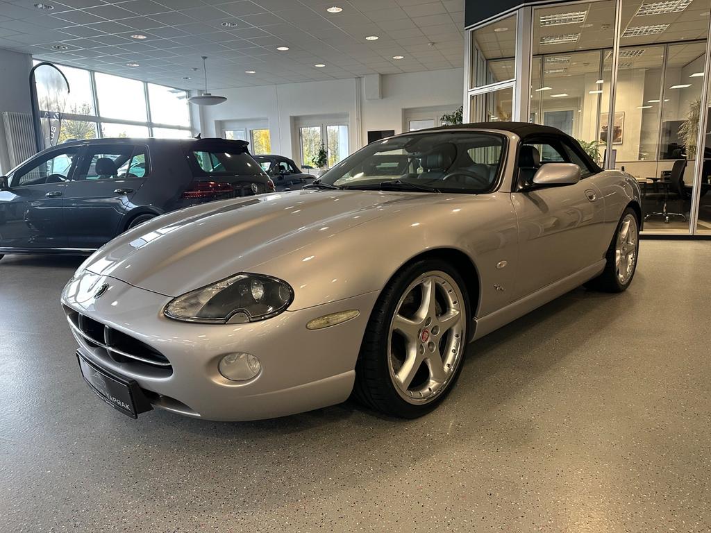 Jaguar XK8