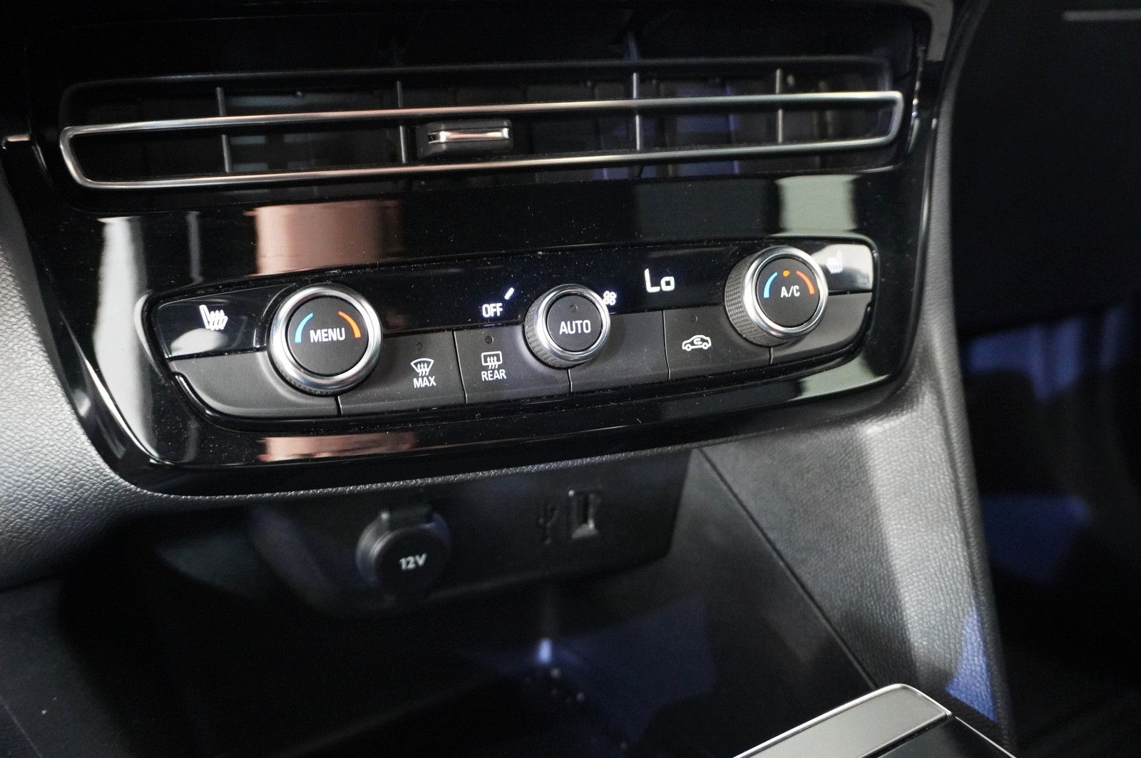 Fahrzeugabbildung Opel Mokka 1.2T ULTIMATE NAVI/LED/KAMERA/SPORT/SH/DAB