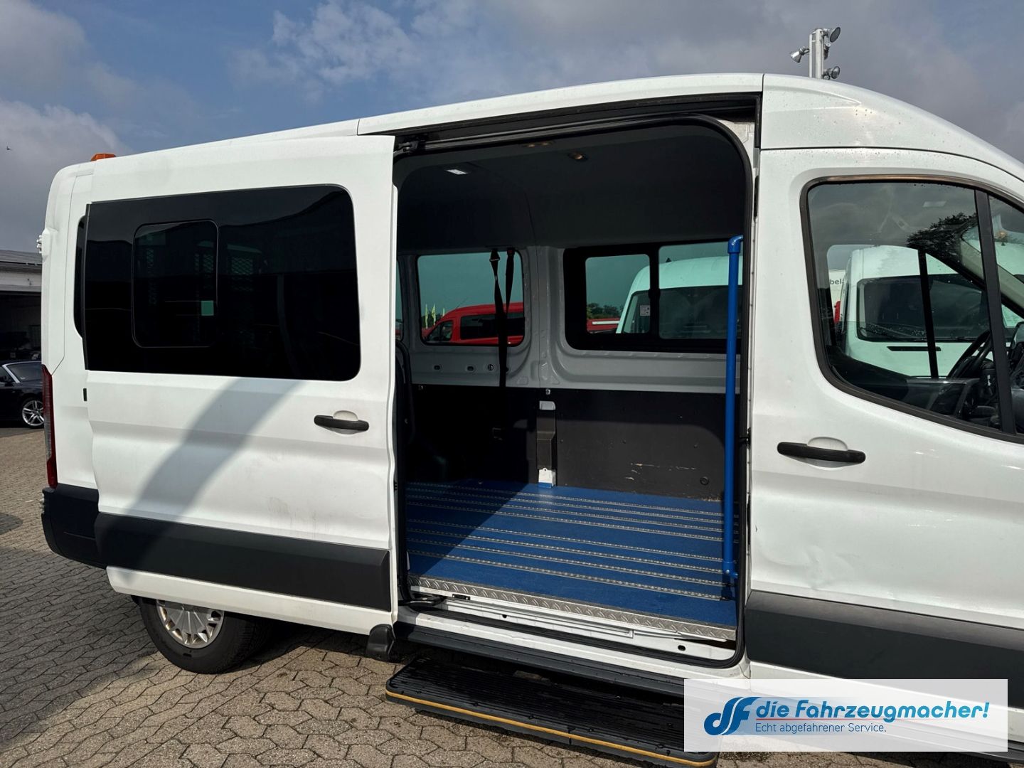Fahrzeugabbildung Ford Transit Kombi 350 L3 Trend 2.2 TDCi DPF *EXPORT