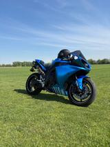 Yamaha YZF -R 1 - YAMAHA 2011 R1