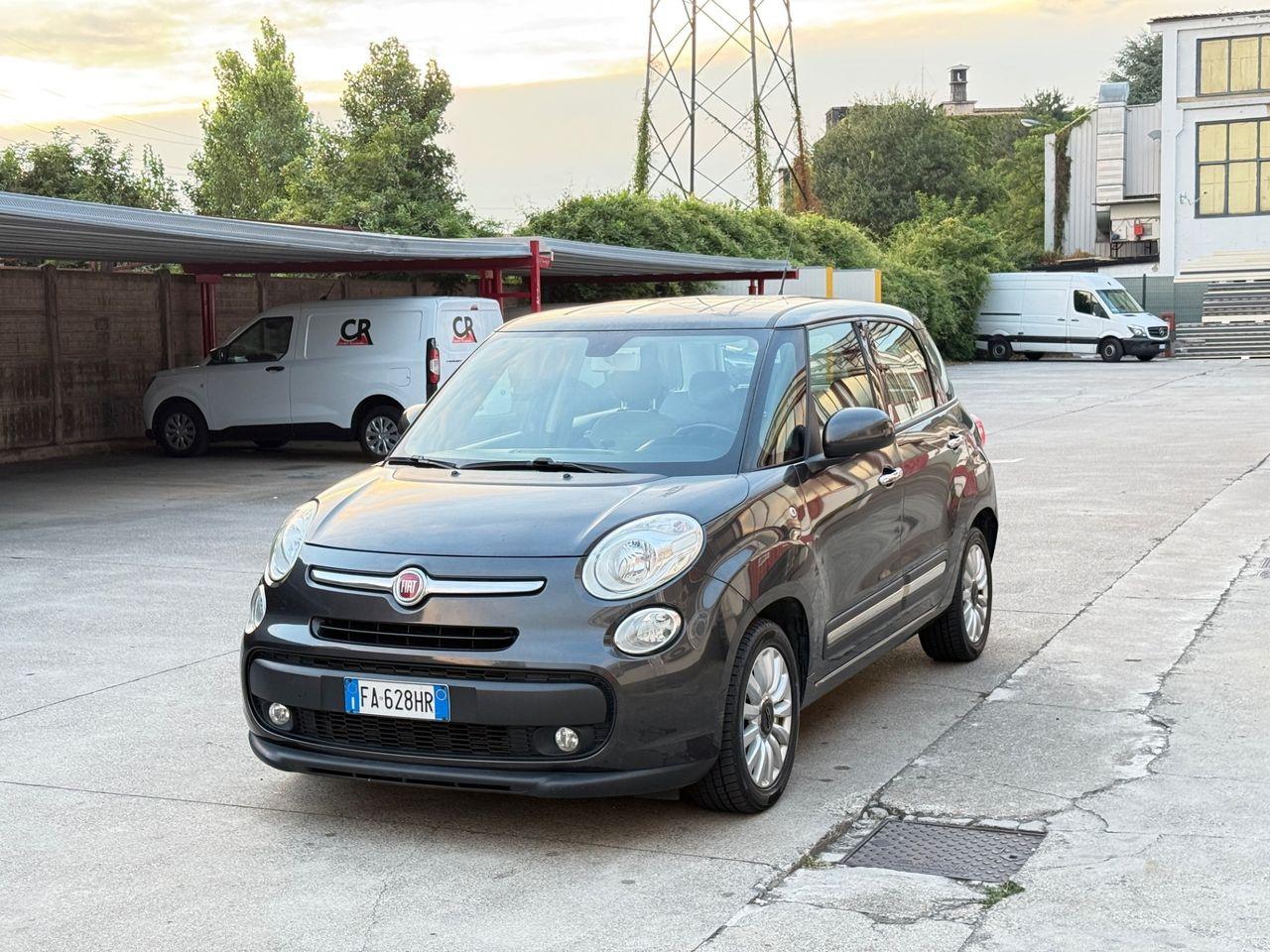 Fiat 500L 2015 — rear view