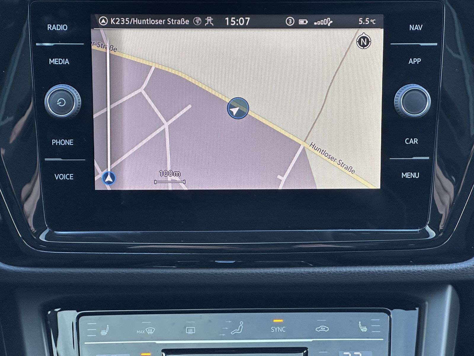 Fahrzeugabbildung Volkswagen Touran 2.0 TDI DSG Highline NAV+LED+AHK+PANO+ACC
