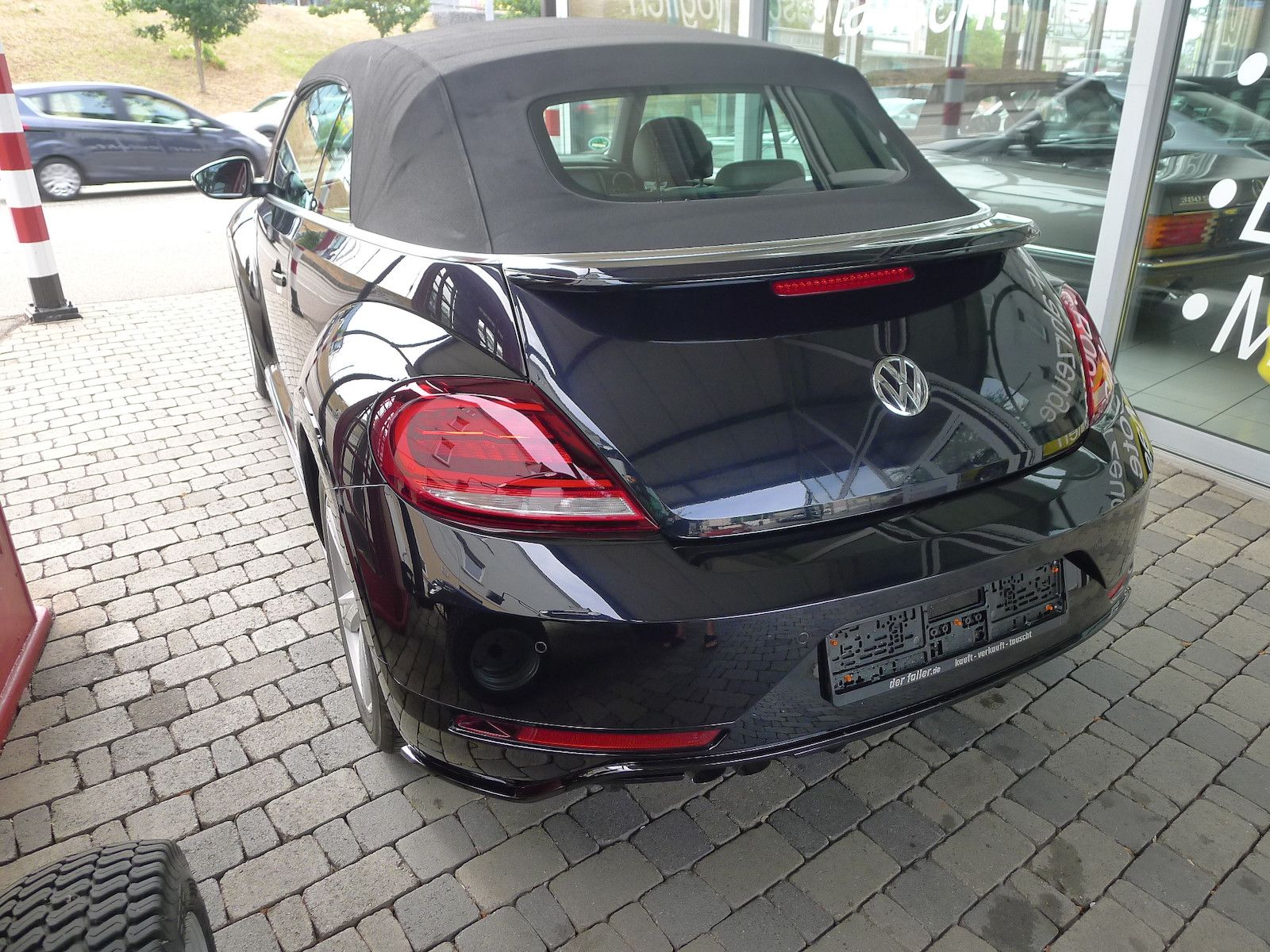 Volkswagen Beetle Cabrio DSG schwarz R-Line foto 3