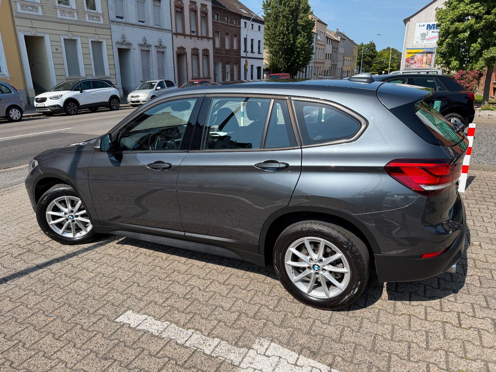 Fahrzeugabbildung BMW X1 xDrive 20 d 1.HD HUD AHK AUTOMATIK LED KAMERA
