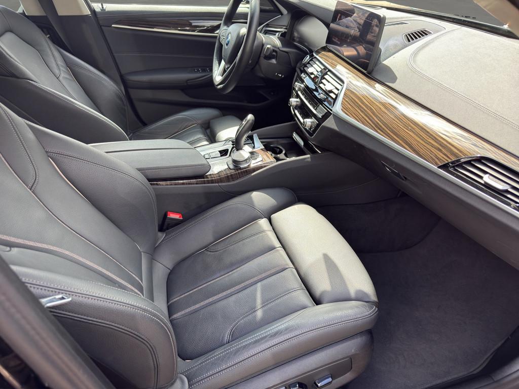 BMW 530d xDrive T. LUXURY LINE LED NAVI HUD PANO AHK