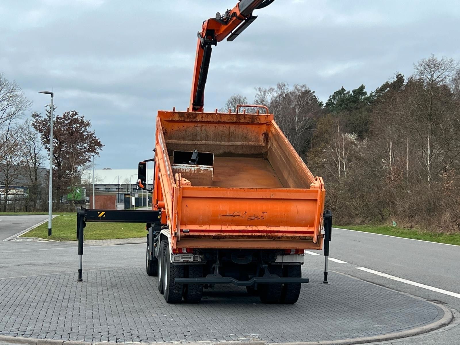 Fahrzeugabbildung Mercedes-Benz Arocs 2643 Kipper PK 18002 Kran Bordmatik