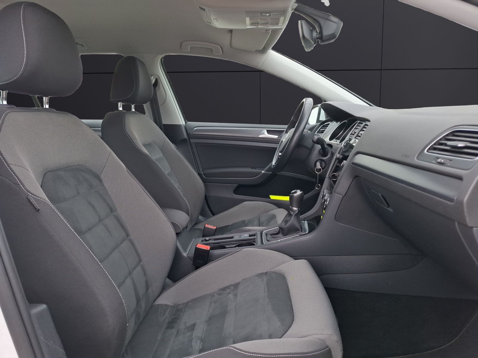 Fahrzeugabbildung Volkswagen Golf VII Variant TSI Comfortline Navi ACC RFK SH