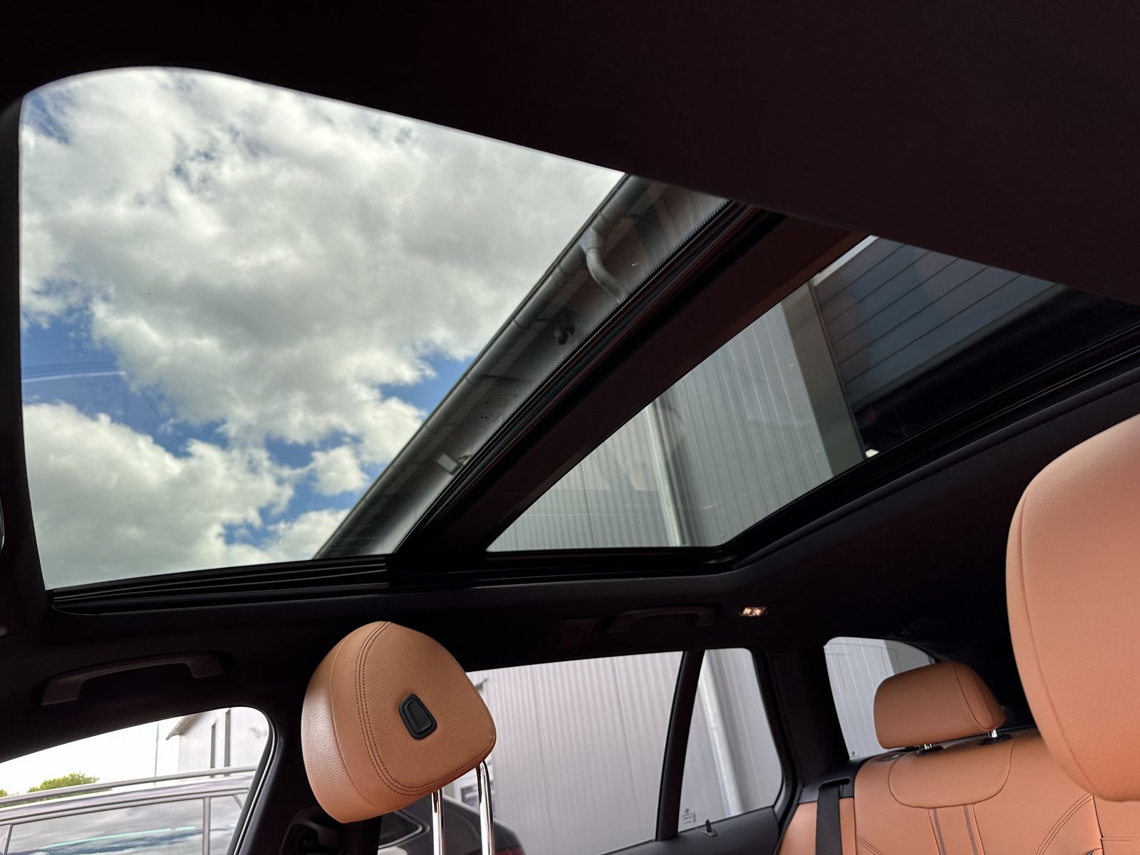 Fahrzeugabbildung BMW 540i Touring xDrive M-Sport NAV+LASER+PANO+HEAD