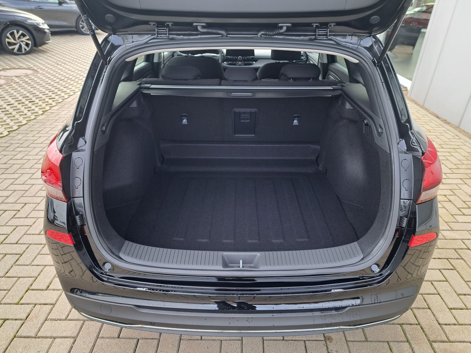 Fahrzeugabbildung Hyundai i30 LED NAVI KAMERA WINTERPAKET TEMPO ALU