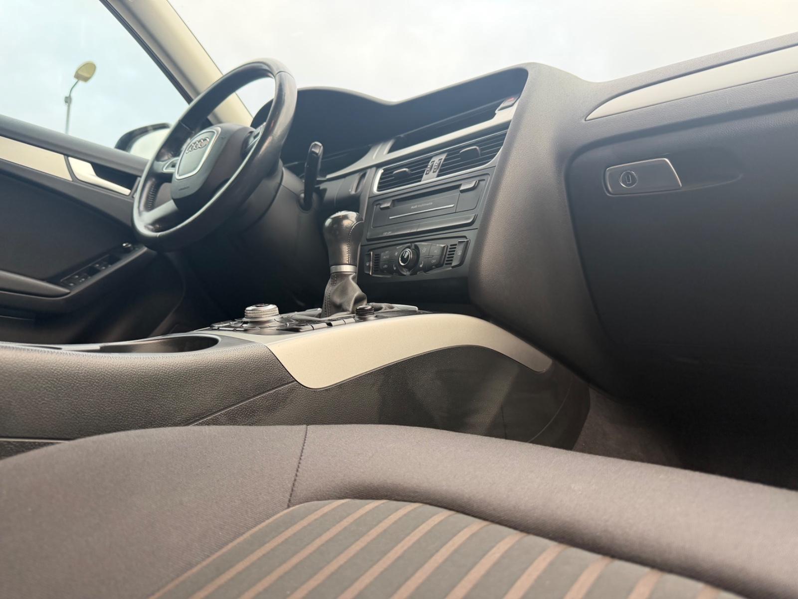 Audi A4 2009 — photo 10