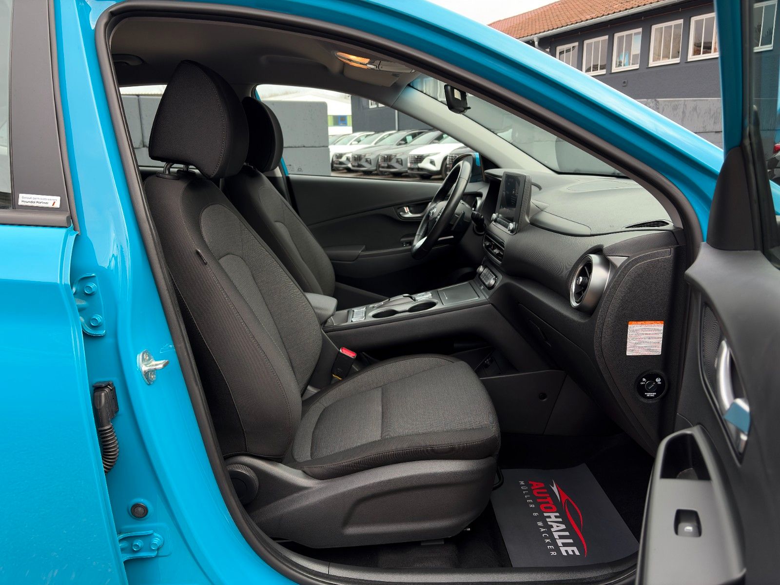 Fahrzeugabbildung Hyundai KONA E Basis 2WD LKAS CAM CarPlay DAB+ 17" 305km