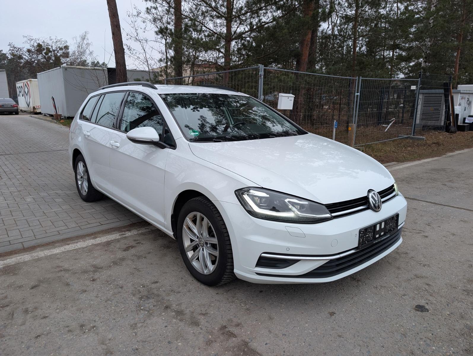 Volkswagen Golf VII Facelift 2.0 DSG LED ACC AHK Navi 1Hand